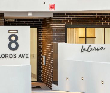 1 bedroom apartment located minutes away from Asquith Station - Photo 1