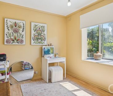 Open the Door to Family Space and Everyday Comfort - Photo 6