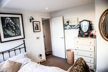 Luxury One Bedroom in a Shared Flat in Heart of Residential Brixton - Photo 3