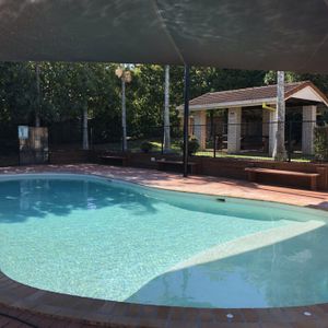 Air conditioned & Renovated 3 Bedrooms Townhouse - Photo 2