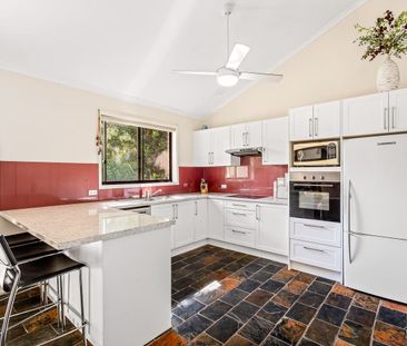 Spacious Family Retreat with Pool & Maintenance Included - Photo 4