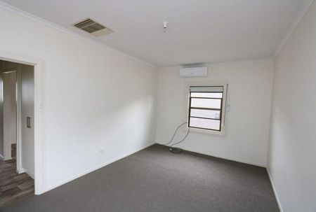 Three Bedroom Home with Large Yard! - Photo 2