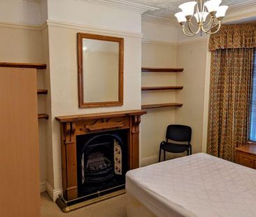 4 bedroom terraced house to rent - Photo 5