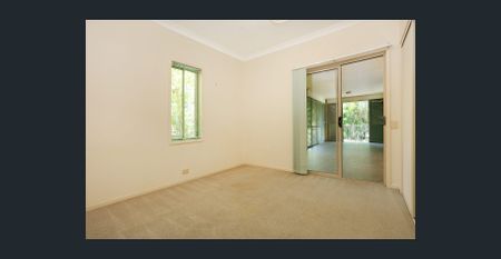 Family Home Close to Everything! - Photo 2