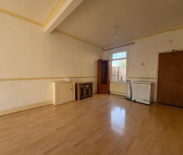 2 Bed Terraced House, Raynham Avenue, N18 - Photo 2