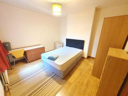4 bedroom terraced house to rent - Photo 3