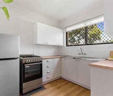 Charming Ground Floor Unit in Leafy, Blue Chip Location! - Photo 5