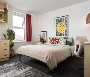 Extra Large Standard Double Ensuite - Photo 5