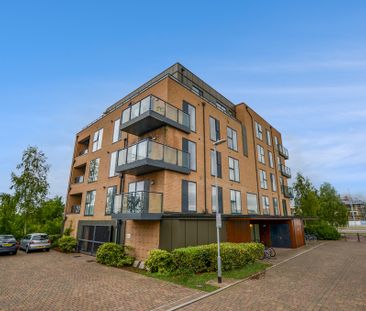 A first floor bright and modern one-bedroom apartment, with lift. P... - Photo 1