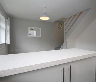 2 bedroom end of terrace house to rent - Photo 2