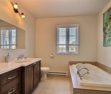 Maison à étages à louer - Brossard (Noms de rues (L)) Maison à étag... - Photo 2