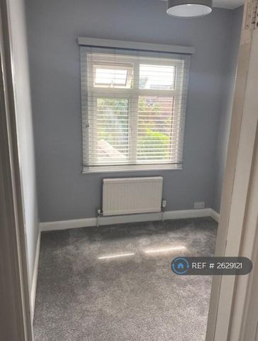 3 bedroom semi-detached house to rent - Photo 3