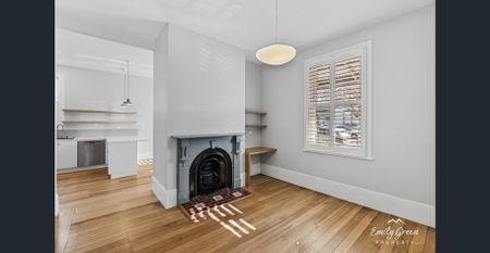 Stylishly Renovated 2 Bedroom + Loft Apartment in Prime Sandy Bay Location - Photo 3