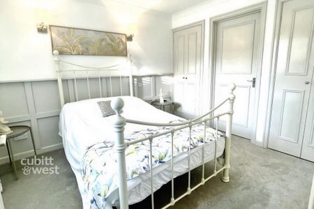 4 bedroom detached bungalow to rent - Photo 5