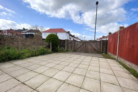 4 bedroom terraced house to rent - Photo 3