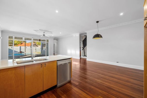 Charming Inglewood Classic - Photo 1