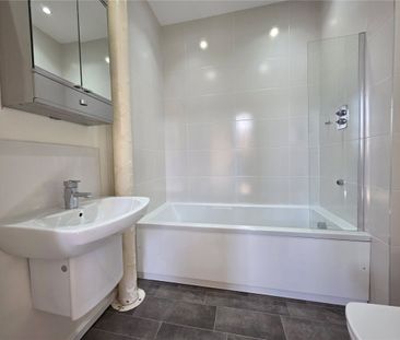 Radford Road, Nottingham, Nottinghamshire, NG7 - Photo 2