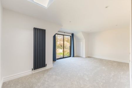5 bedroom detached house to rent - Photo 3