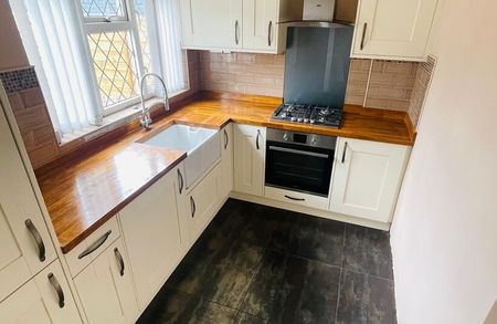 Limes Avenue, Brierley Hill, DY5 1PG - Photo 2