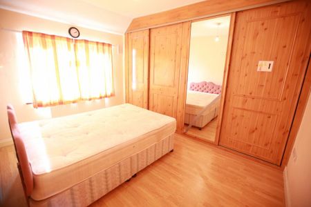 3 bedroom end of terrace house to rent - Photo 5