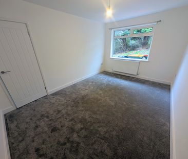 A 2 Bedroom Bungalow - Photo 2