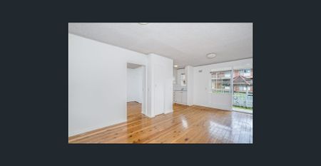 One Bedroom + Top Floor Balcony Apartment in the Belmore Gardens - Photo 2