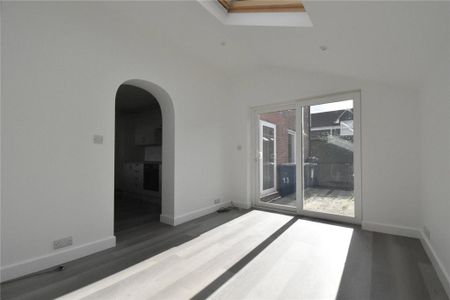 4 bedroom detached house to rent - Photo 3