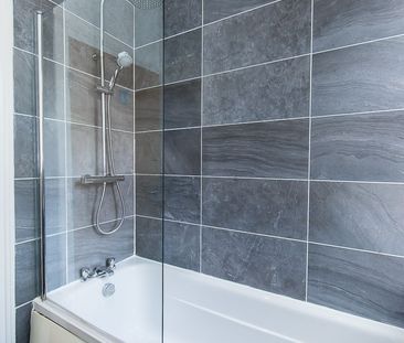 Welton Mount, Hyde Park, Leeds - Photo 3