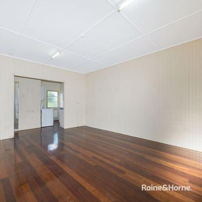 Two Bedroom Downstairs Unit in Convenient Location - Photo 1