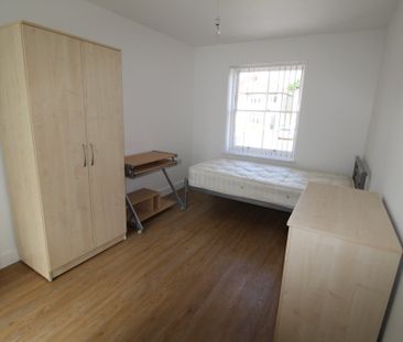 5 Bed Student Accommodation - Photo 3