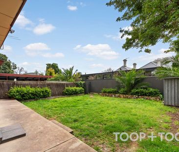 Spacious updated 3 bedroom homette - Photo 2