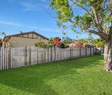 Freestanding Villa - New Kitchen - Fenced Yard - Garage and Carport - Photo 2
