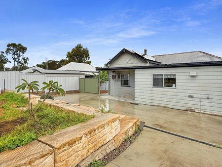 Character Home on Spacious Block with Rear Lane Access - Photo 3