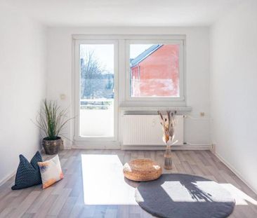 Lichterfüllte 3-Raum-Wohnung mit Balkon - Foto 1