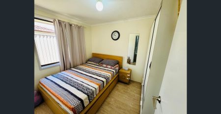 Bright, Comfortable & Solar-Efficient - Perfect Family Home - Photo 5