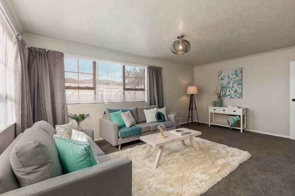 Large family home fully fenced - Photo 1