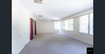 SPACIOUS BRICK HOME - Photo 3