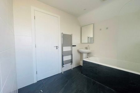 Drift Road, STAMFORD - Photo 4