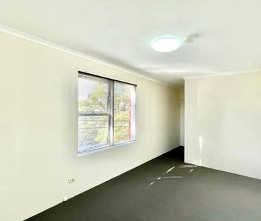 Studio Apartment in the Heart of Newtown - Photo 2