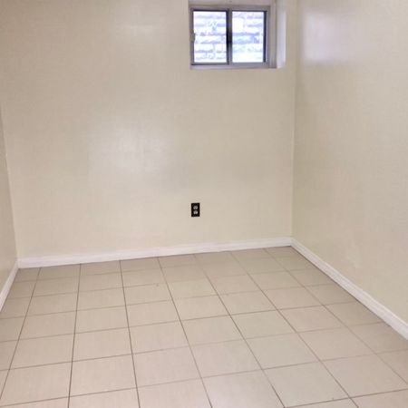 2-Bedroom Basement Unit for rent - Eglinton Ave & Allen Rd - Photo 3