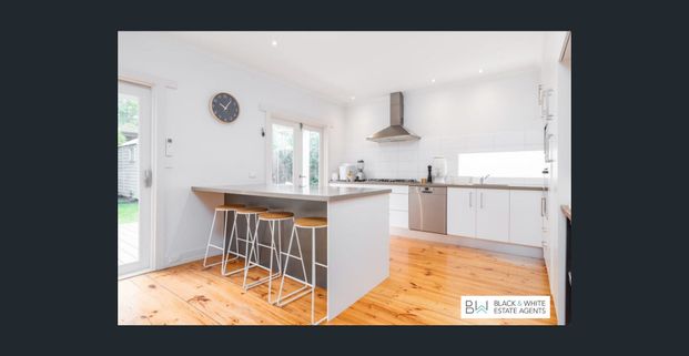 SPACIOUS AND STYLISH NORTHCOTE HOME IN PRIME LOCATION - Photo 1