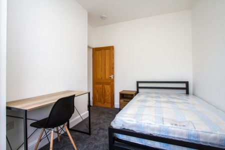 4 bedroom apartment to rent - Photo 4