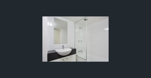 DUCTED AIR-CONDITIONING... DISHWASHER... GAS COOK-TOP... WONDERFUL INNER CITY LIVING... POOL... GREEN SPACE... GYM... SAUNA... - Photo 1