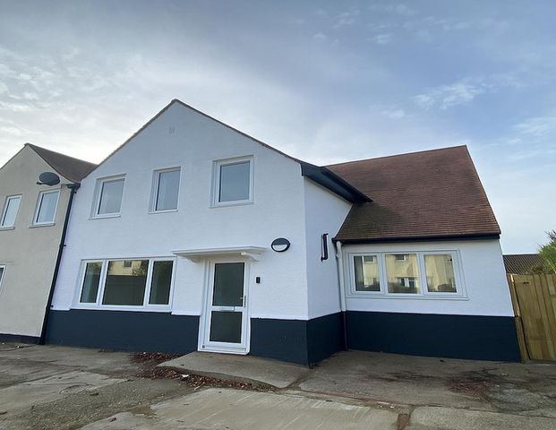 Cortis Avenue, Worthing - Photo 1