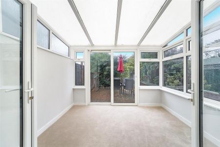 4 bedroom semi-detached house to rent - Photo 2