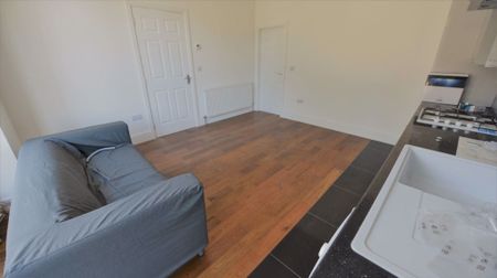 1 bedroom Flat in Kelso Road, Leeds - Photo 3