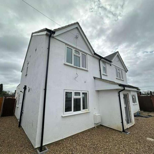 Slough, Berkshire, SL3 - Photo 2