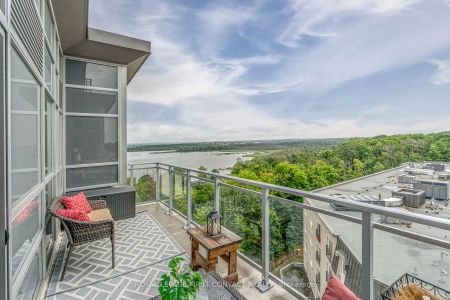 Condo Townhouse For Lease | S9055138 - Photo 2