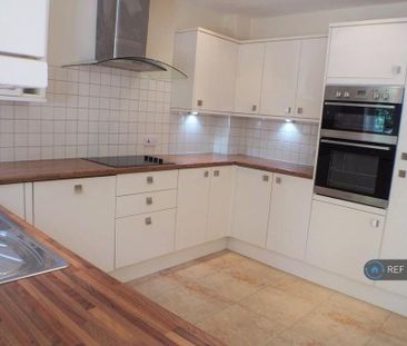 3 bedroom terraced house to rent - Photo 6