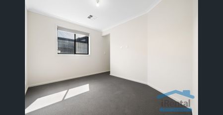 Stunning modern family home - Photo 3